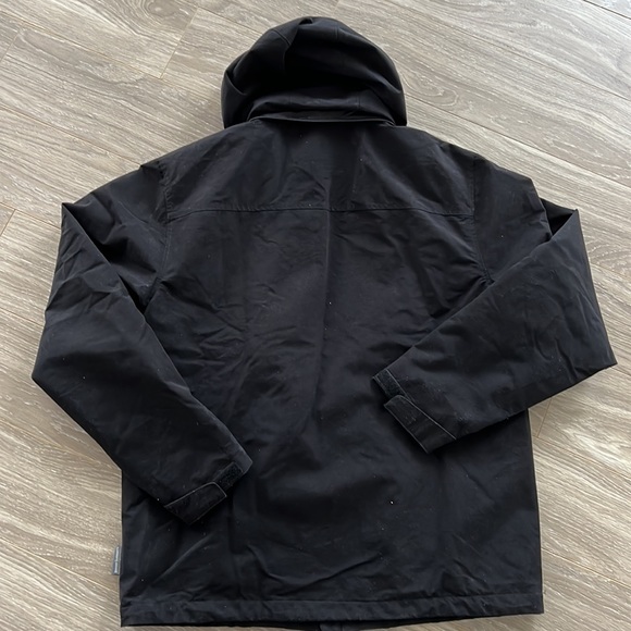 Fleece-lined windbreaker. Hood can disappear into zippered pouch. - Picture 2 of 4